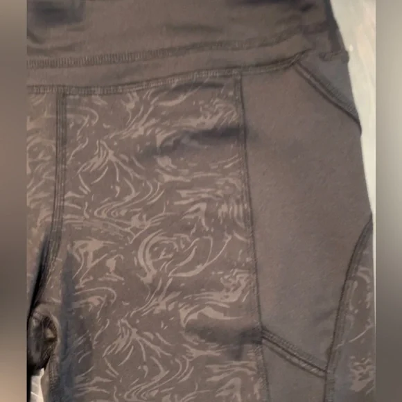 90 degree by Reflex long legging, Med, black. Emboss pattern. - Picture 2 of 4